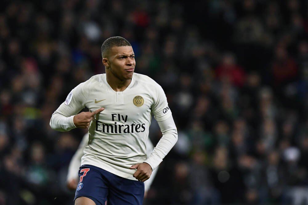 西媒：莫德里奇渴望在皇马结束职业生涯，主动提出过不同降薪方案